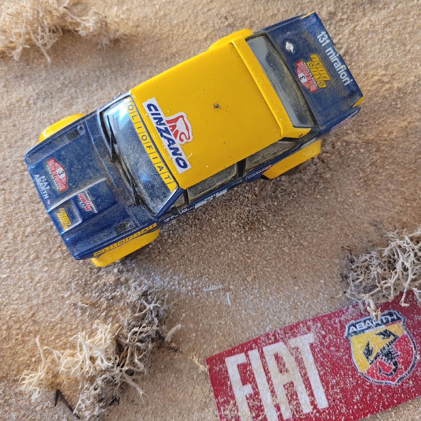 Abarth Modellautos: Fiat Abarth Deko-Objekt, Modellauto auf Leinwand, 1/43 – Gebraucht aus Schwarzenburg von modelCARama 1