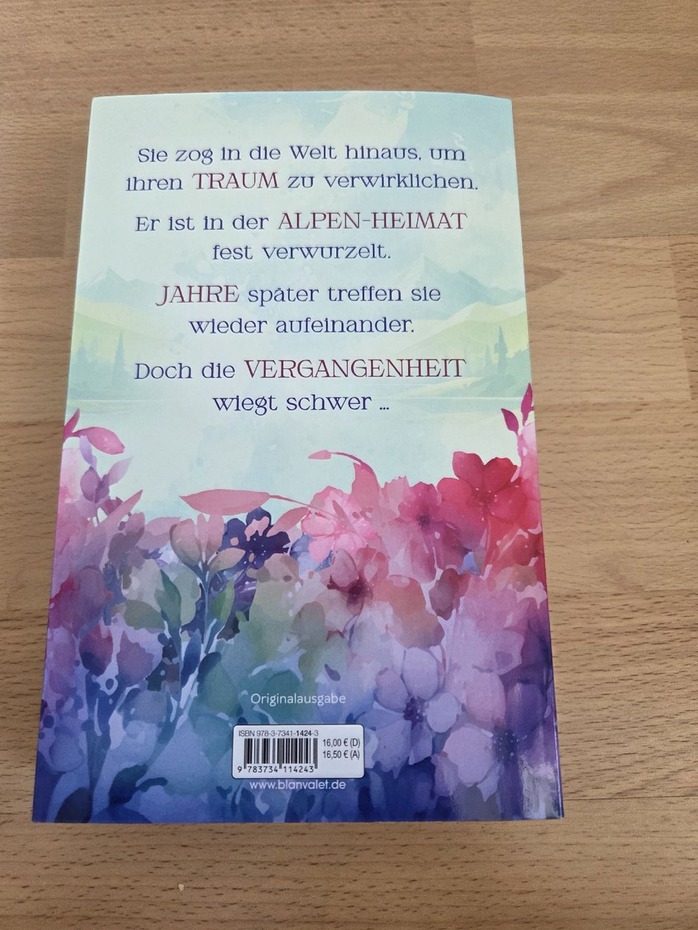 Libri: Roman "A mountain between us" von Jenni Krawiec – Usato da Goldau venduto da eli_cg8t 1