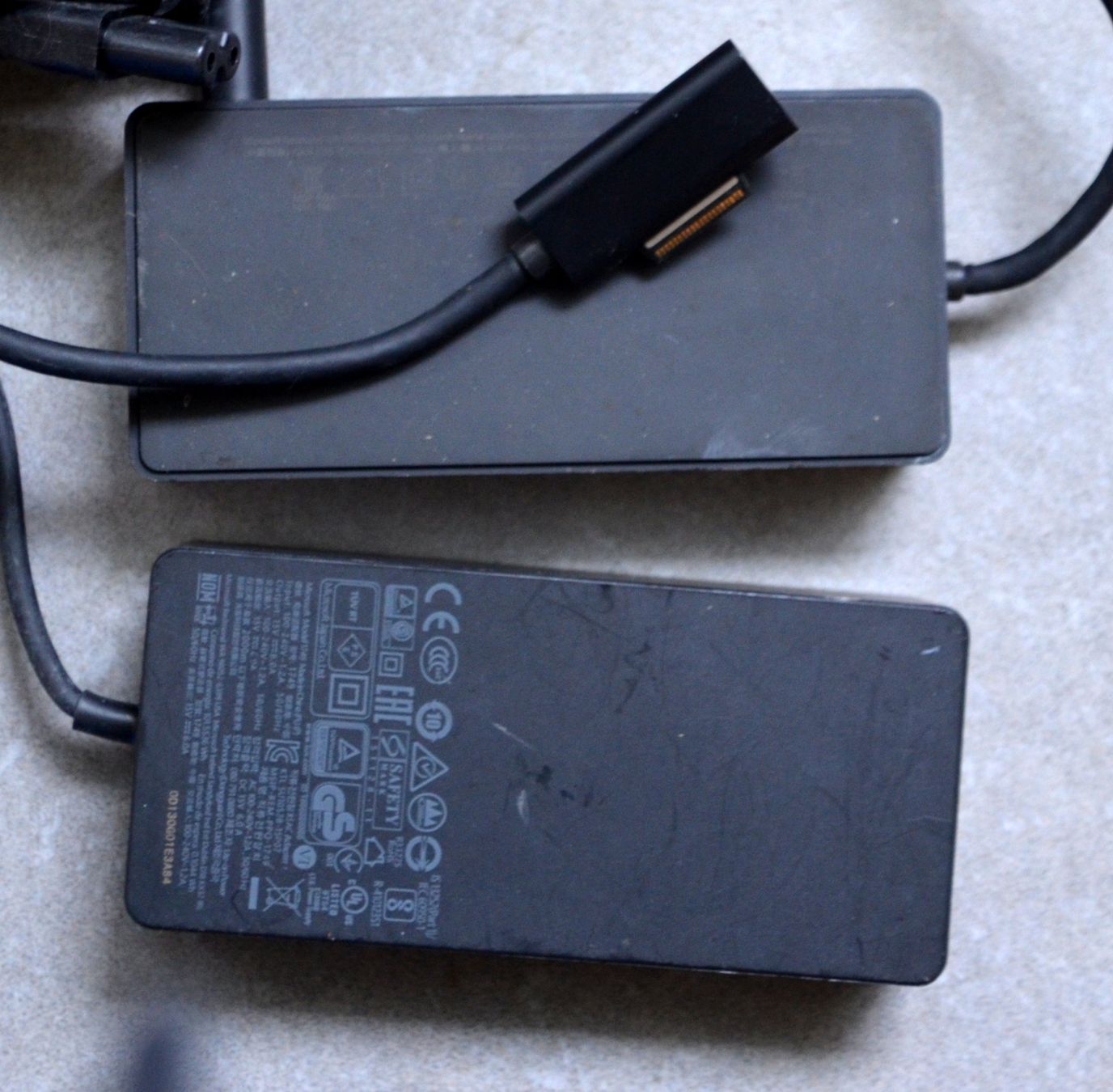 Microsoft Docking station: Microsoft Surface 1661 Dockingstation + Netzteil – Usato da Collonges venduto da arashee