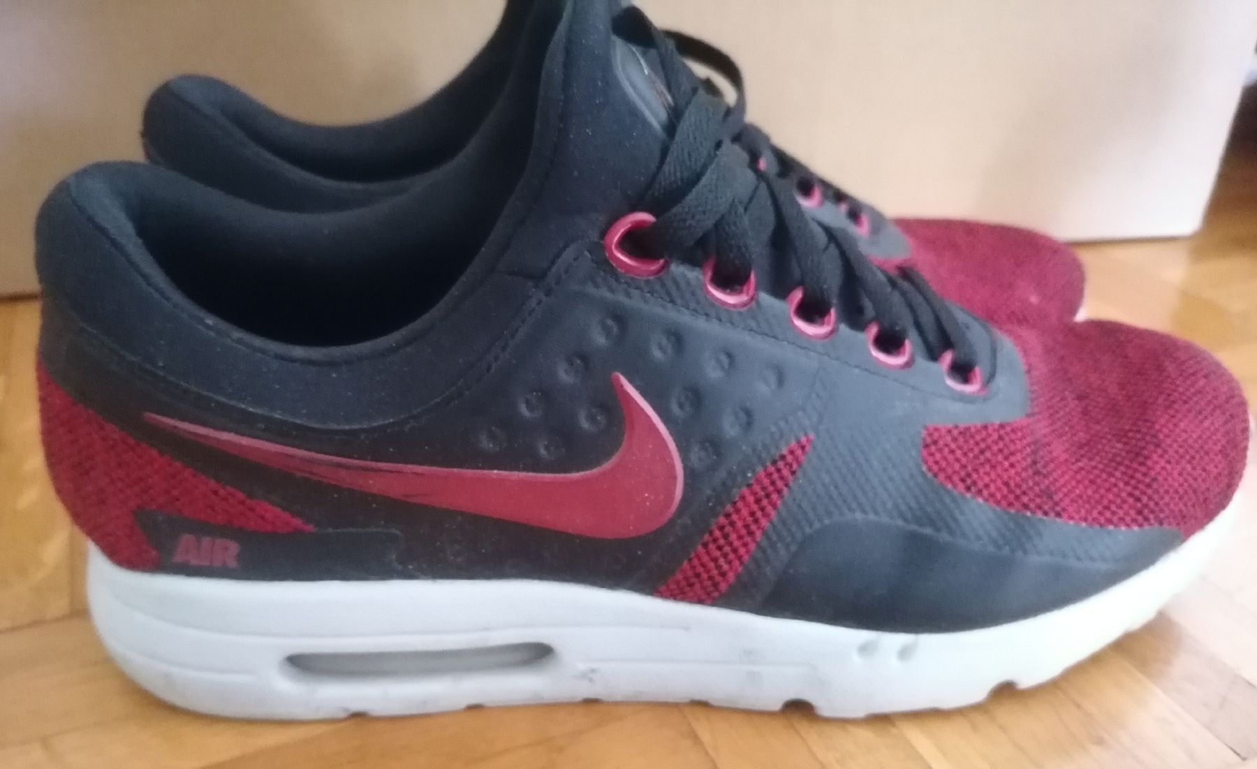 Nike Chaussures hommes: Nike Air Max Zero SE "Tough Red" – D'occasion à Ecublens VD par loi_dy6b