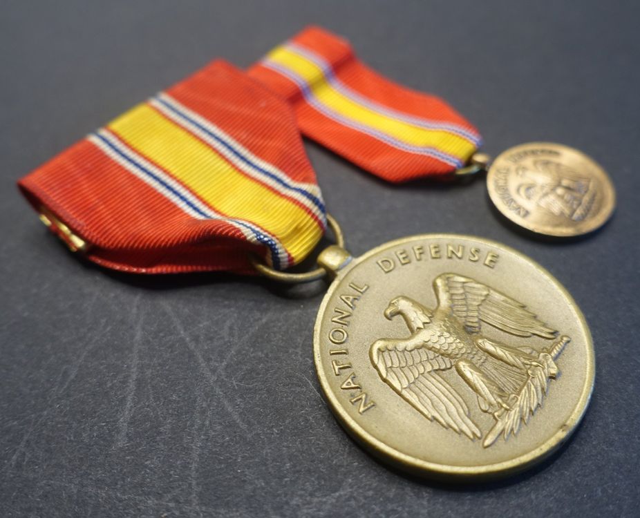 USA National Defense Service Medal mit Miniaturmedaille (Gebraucht) in ...