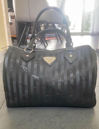 Möllerus Handtasche in Schwarz - Zeitlos & Elegant!