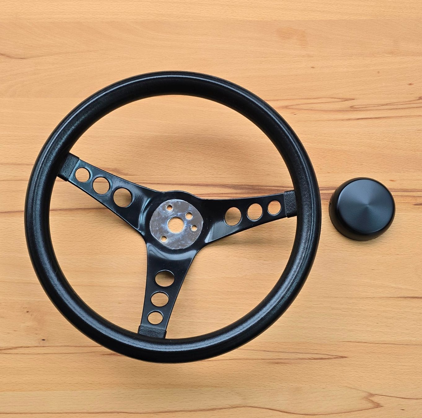 Tutti pezzi di ricambio auto: Grand Lenkrand 31cm Schwarz – Nuovo (secondo la descrizione) da Winznau venduto da johny_wayne