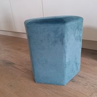 Schöner blauer Hocker / Sitzhocker im Cord-Look, Top!