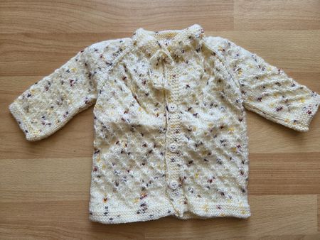 Gestrickte Babyjacke Creme Mehrfarbig 