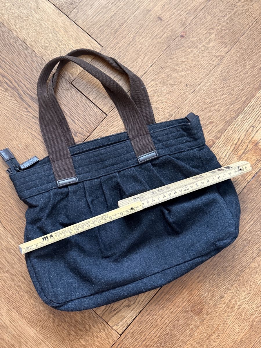 Taschen für Damen: Hübsche Stoffhandtasch dunkelgrau mit Trägern – Gebraucht aus Zürich von nakasch 2