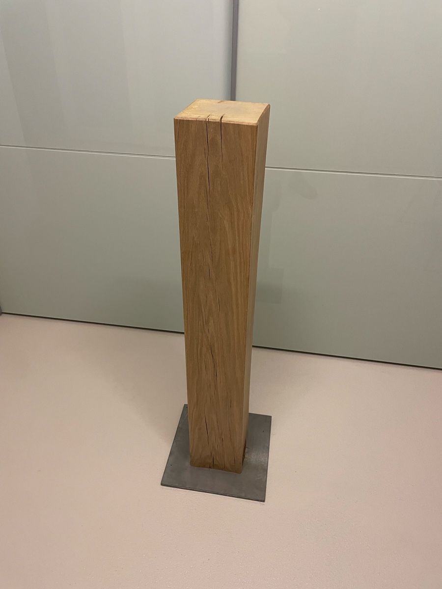 Alle Dekorationen: Holzsockel mit Stahlplatte – Gebraucht aus Malters von pascal-simon75