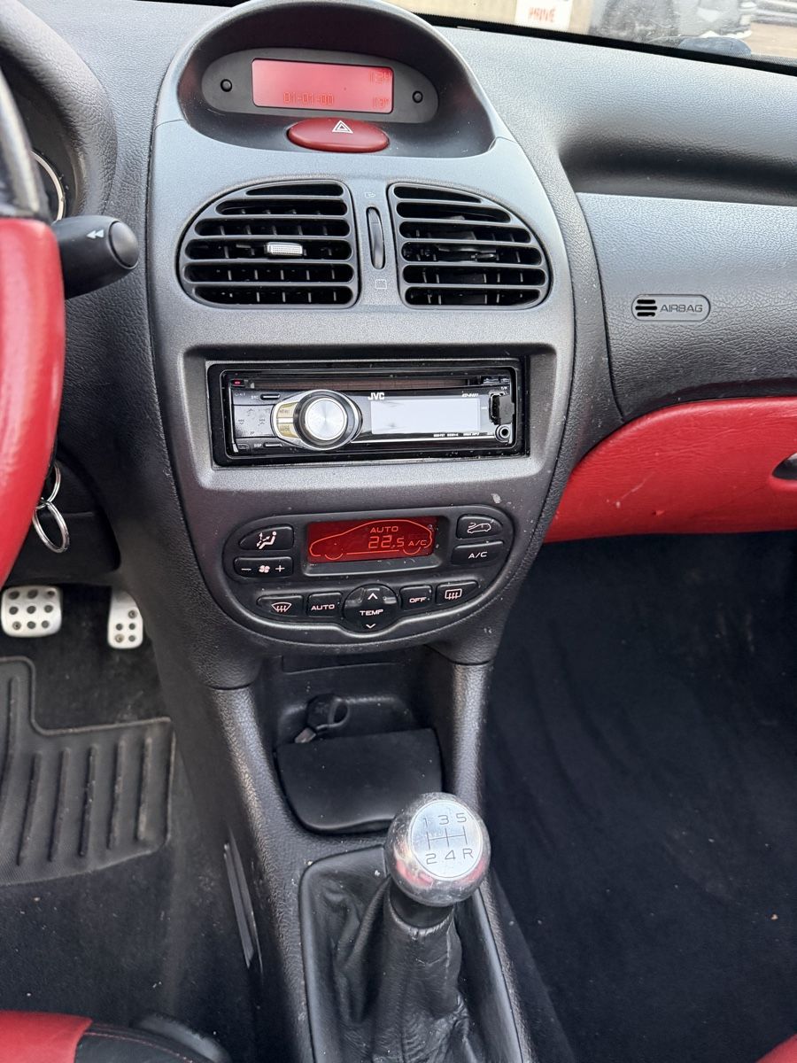Peugeot Autos: Peugeot 206 – D'occasion à La Chaux-de-Fonds par Transportchezmax 6