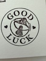 Gummistempel „Good Luck“ mit Pilz – Glücksbringer