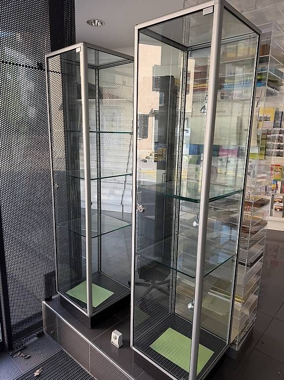 Vitrines: Vitrine Glas mit Alurahmen  – D'occasion à Winterthur par monika.christen28 1