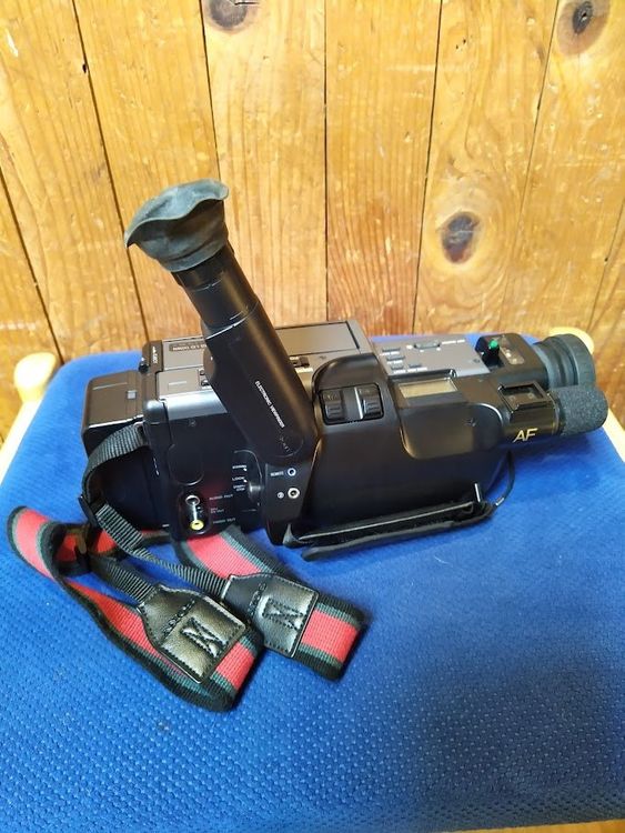 Camcorder / caméscope Sony CCD-F450E Video8 (Defekt) in Collonges für