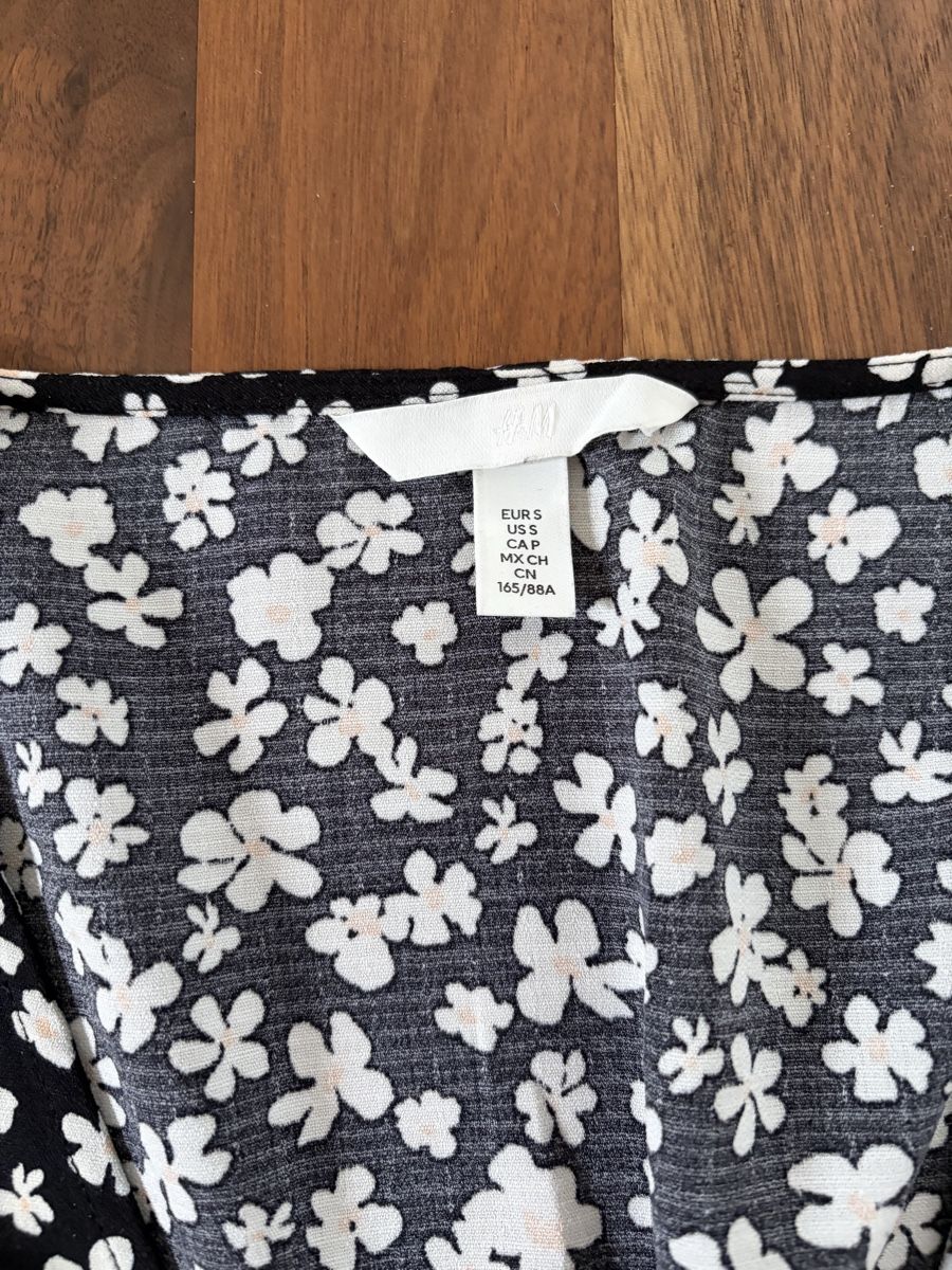 H&M Camicette: H&M Blumenmuster Damenbluse – Usato da Liebefeld venduto da ant_5t89 2