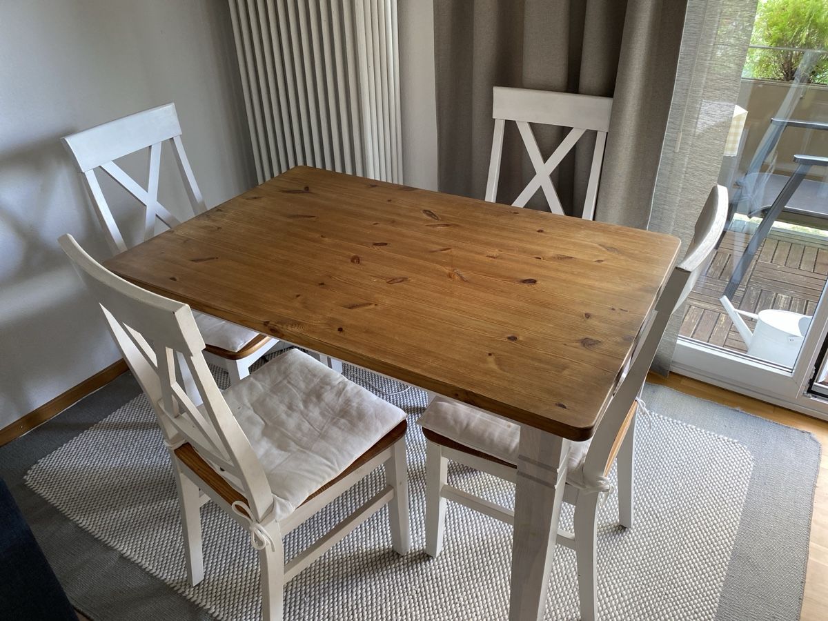 Set di tavolo e panche: Rustic Pine Dining Table & 4 Chairs - Perfect for cozy winte – Usato da Zürich venduto da oosterparker