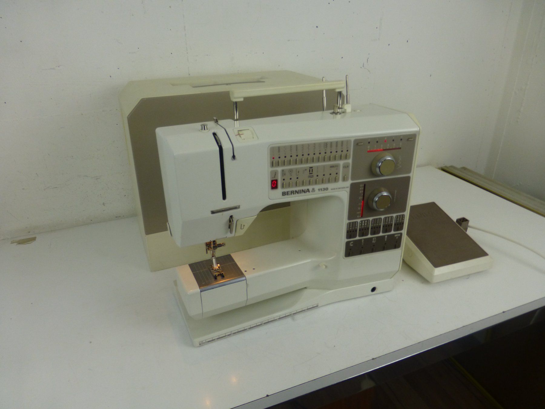 Bernina Macchine da cucire: Nähmaschine Bernina 1130 mit Koffer – Usato da Fahrweid venduto da ekv 2