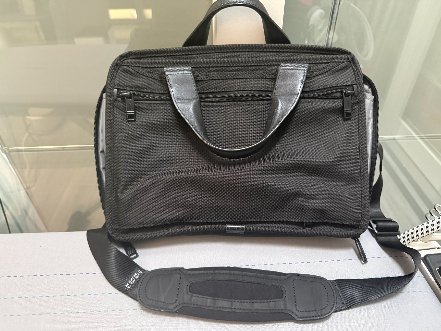 Tumi Valigie & Borse: TUMI Laptoptasche Schwarz, Top Zustand - Schnäppchen! – Usato da Steinhausen venduto da Luxury_Limited 2
