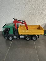 Spielzeug LKW mit Kran und Kipper gelb/gruen