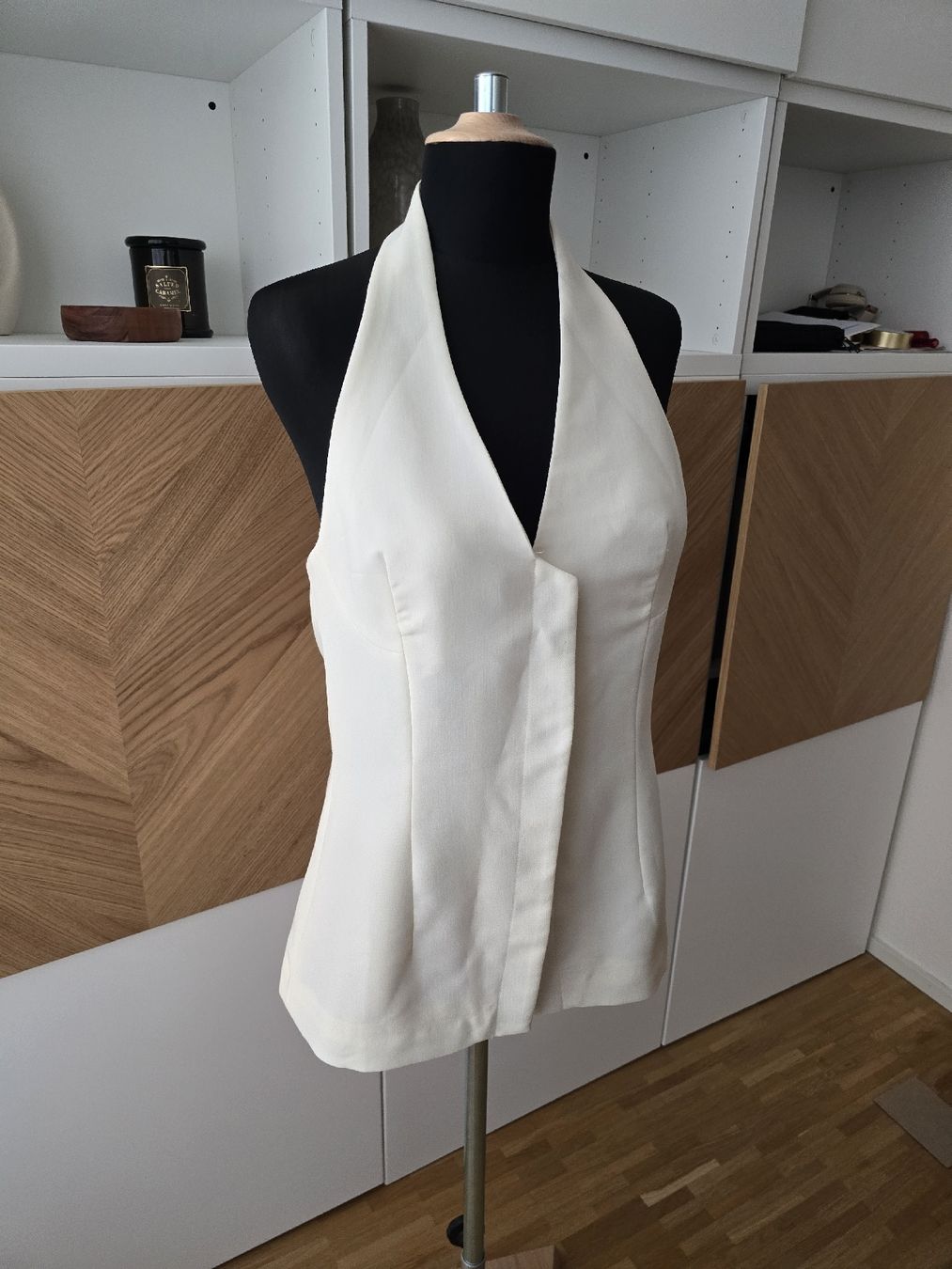 Top: ASTR the Label Top Crème – Usato da Zürich venduto da ale_bg2x 1