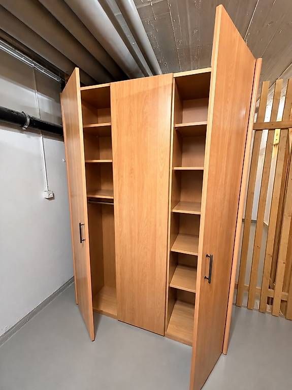 Armoires: Kleiderschrank – D'occasion à St. Gallen par crutz93 1