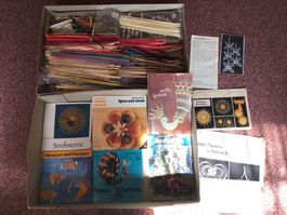 Konvolut Bastelbücher und Material für Strohsterne etc.