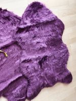 🐑 Kuschelig & stylisch: Fell-Imitat in Violett – NEU &