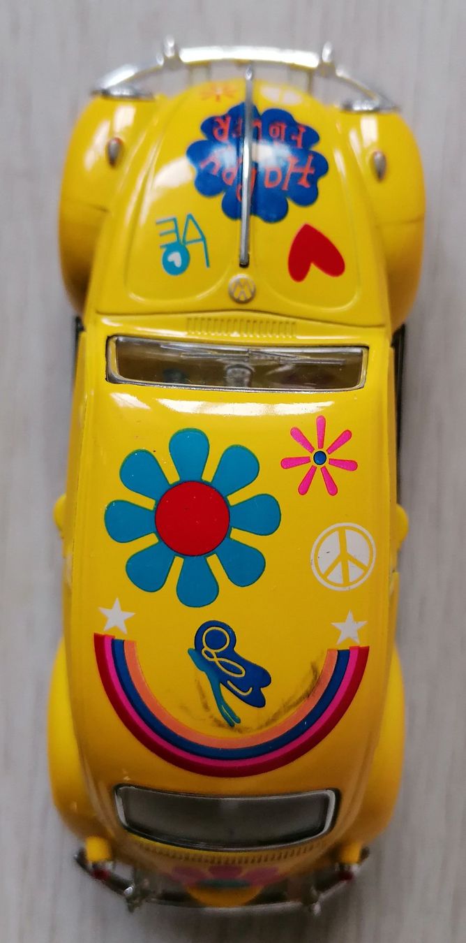 Volkswagen Modellini d'auto: Modellauto VW Käfer Classical Beetle 1967 Hippie Style 1:32 – Usato da Oberurnen venduto da mackrokodile 4