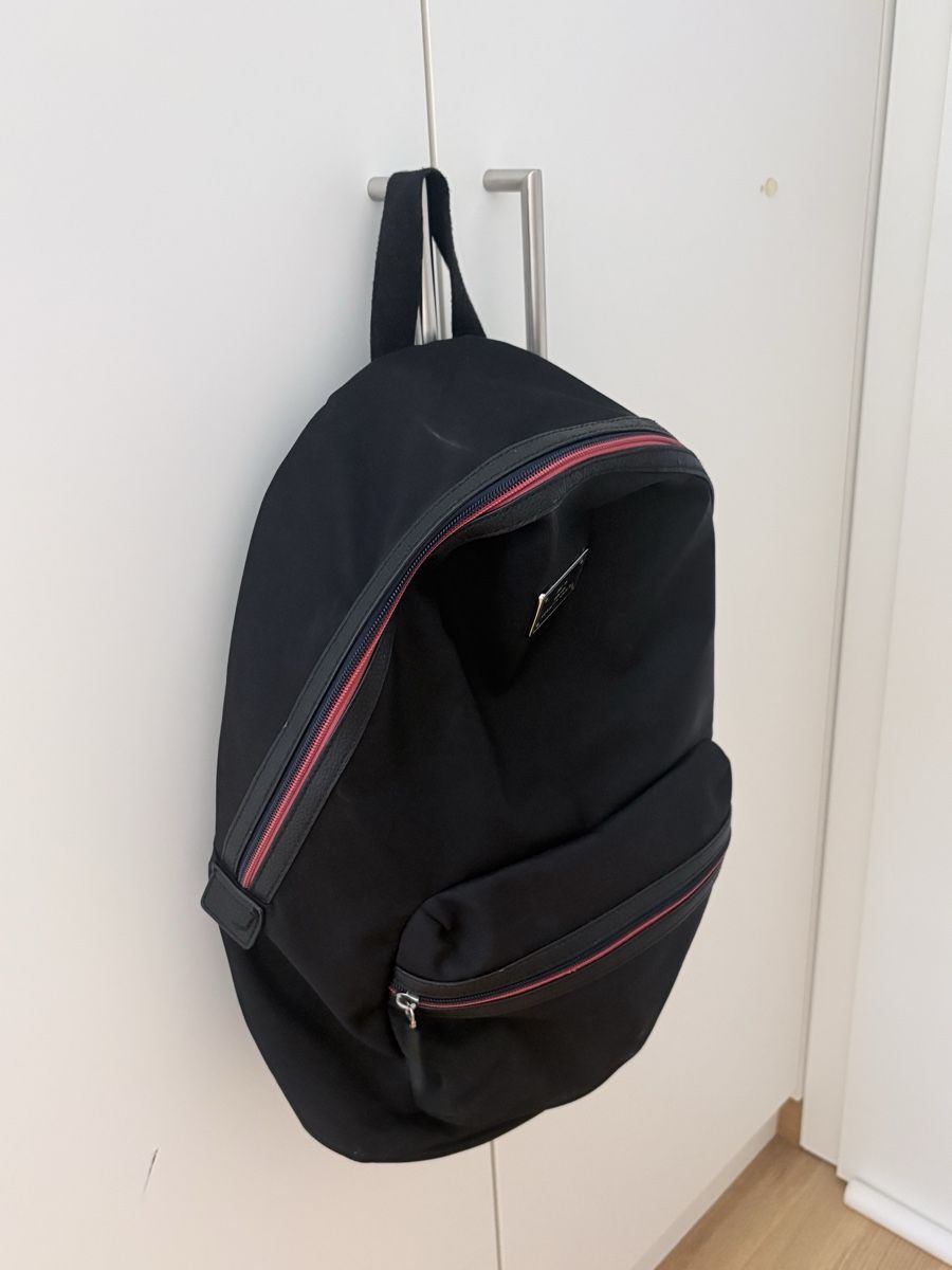 Tommy Hilfiger Rucksäcke: Tommy Hilfiger Black Backpack  – Gebraucht aus Meyrin von yej_w8lz 2