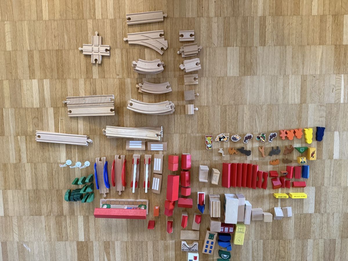 Brio Spielzeuge: Grosses BRIO Holzeisenbahn-Set – Gebraucht aus Zürich von hesails 1