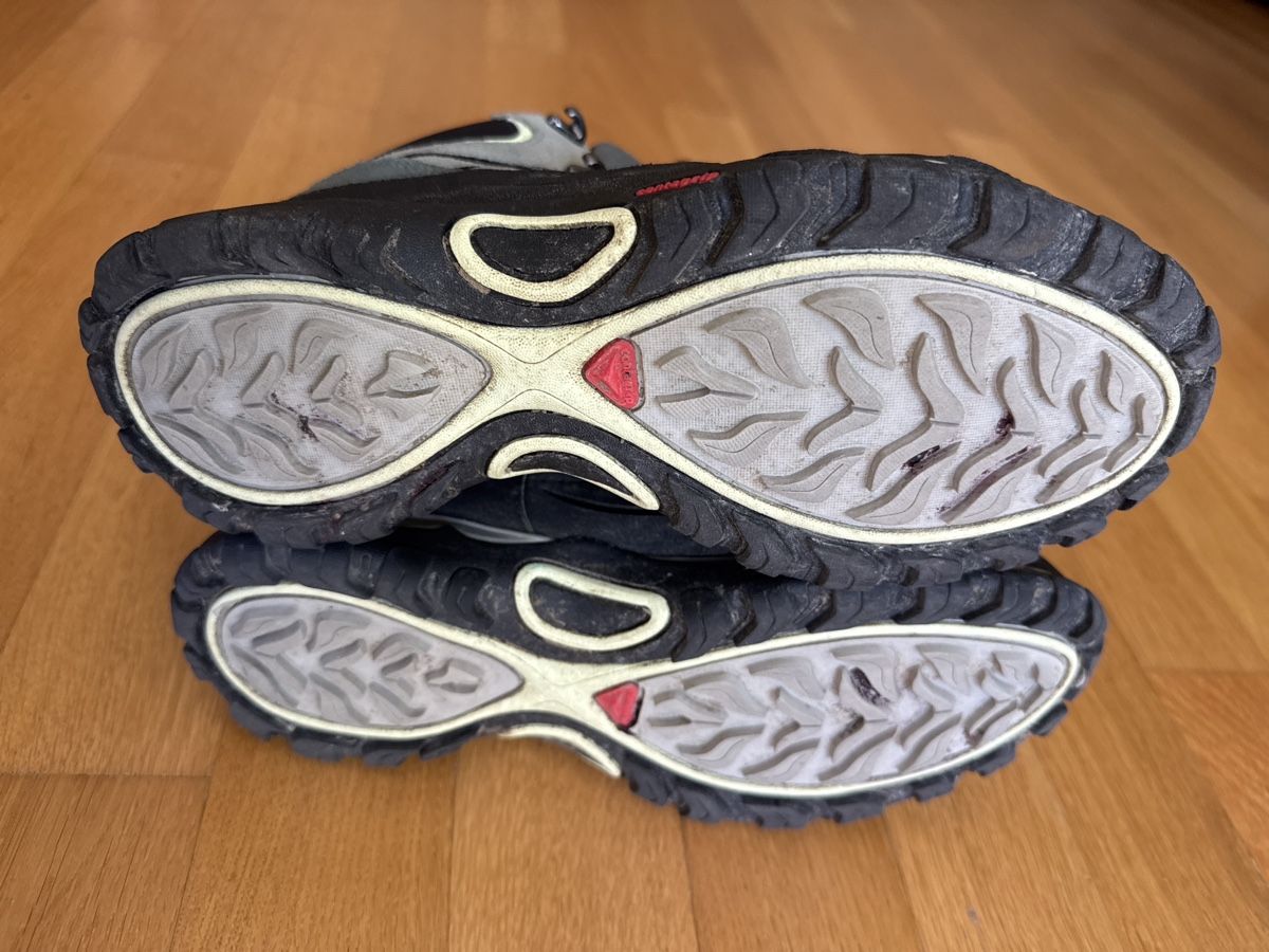 Scarpe da donna: Salomon Schuhe Gr.38 2/3 – Usato da Zürich venduto da odonia 2