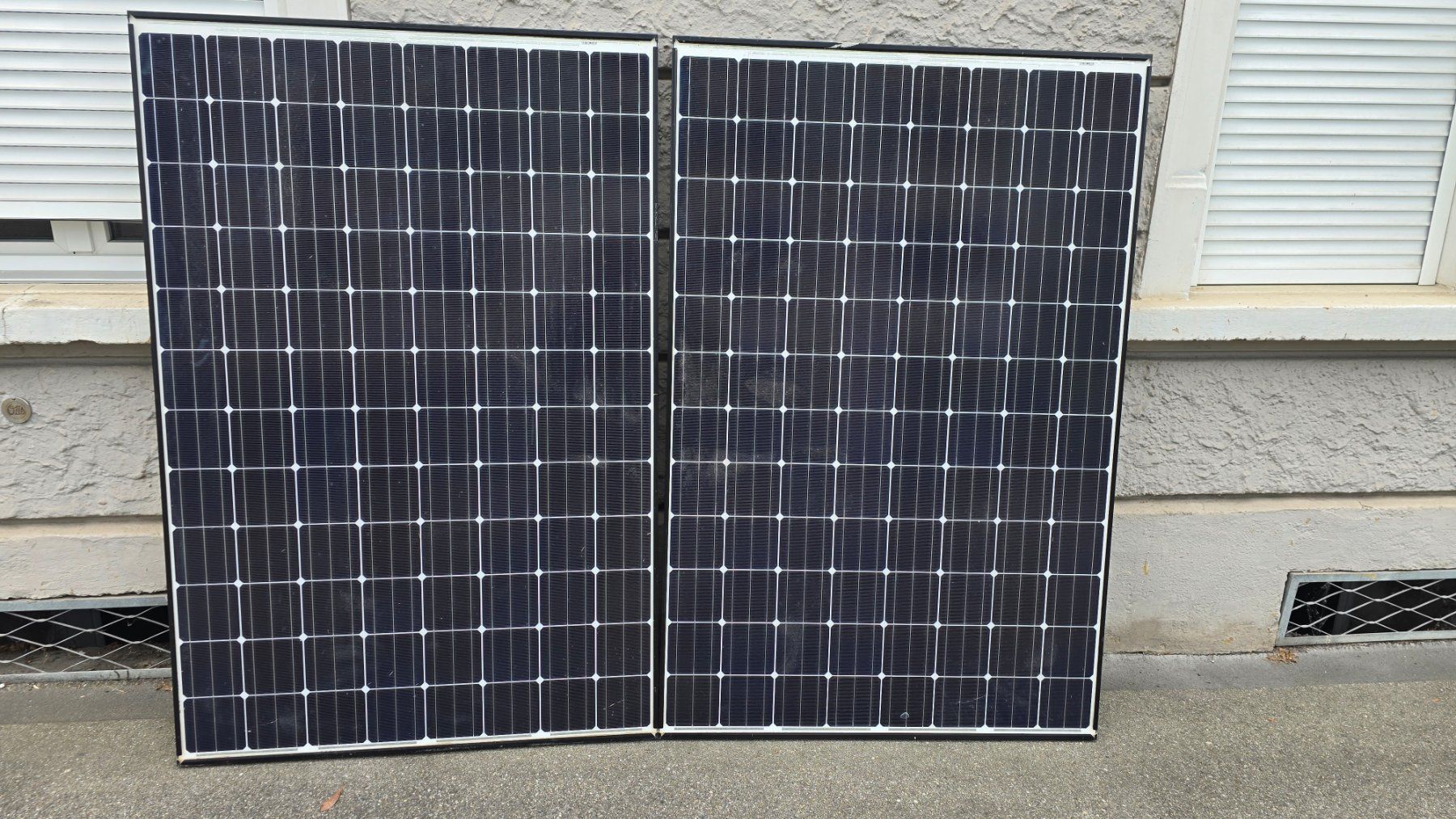 Dispositivi a energia solare: 2 x Solarmodul Panasonic VBHN330SJ47 + Dachbefestigung – Usato da Zürich venduto da rolf290