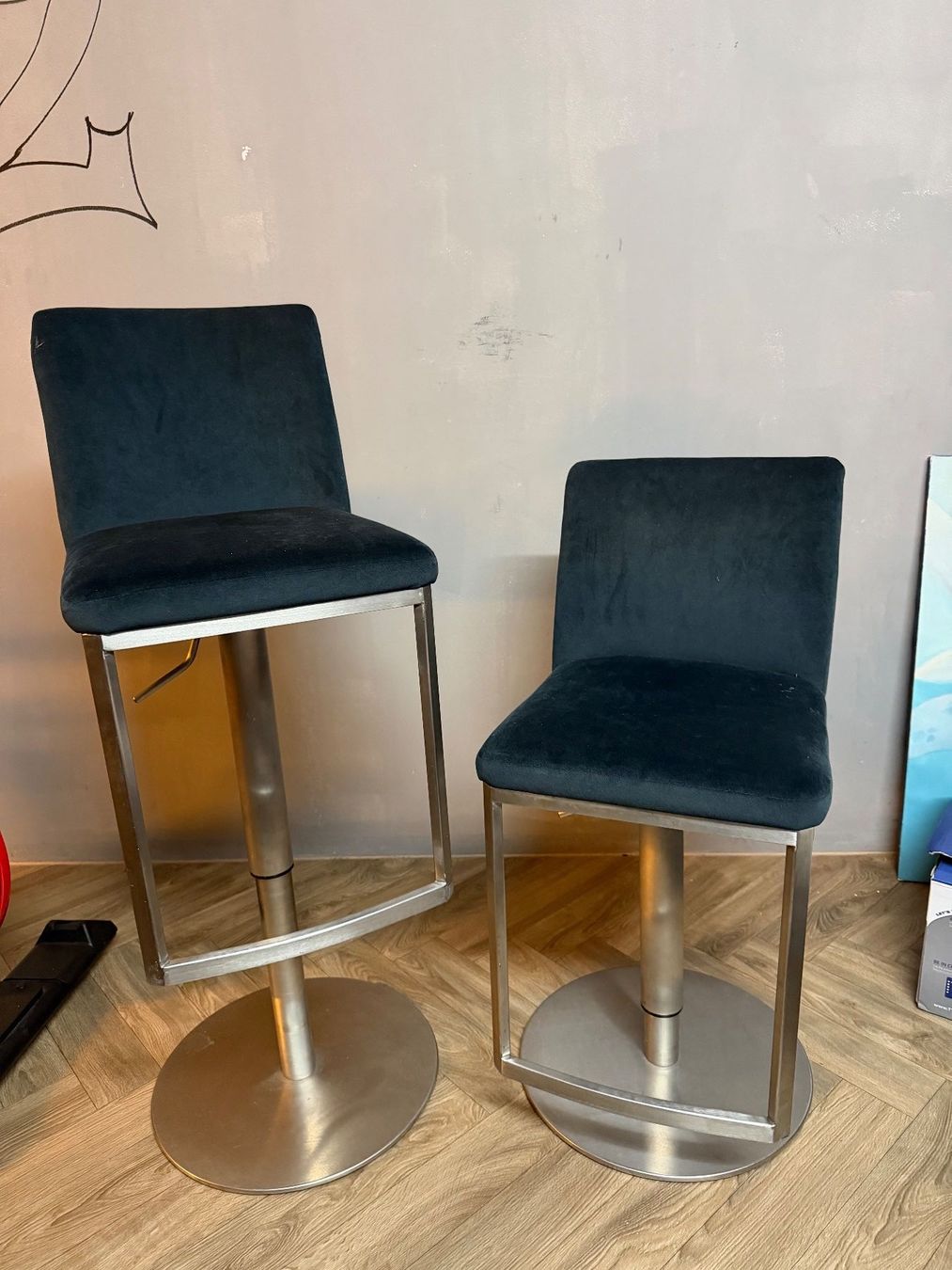 Sgabelli: Barhocker - Höhenverstellbar – Usato da Uster venduto da man_27v7
