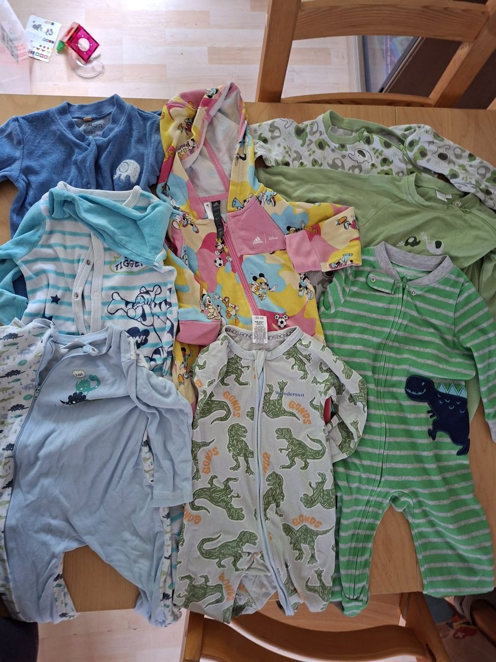 Kleiderpakete & -sets: Diverse Pyjamas Grösse 74/80 – Gebraucht aus Urnäsch von Rteppich