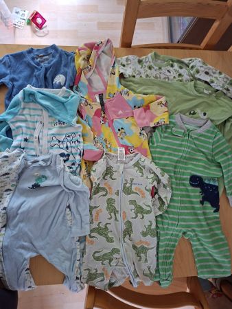 Diverse Pyjamas Grösse 74/80