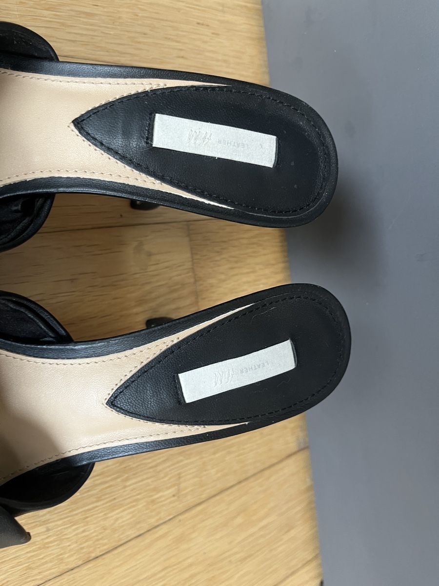 H&M Scarpe da donna: Leder-Pantoletten  – Usato da Allschwil venduto da MaloseS08 5