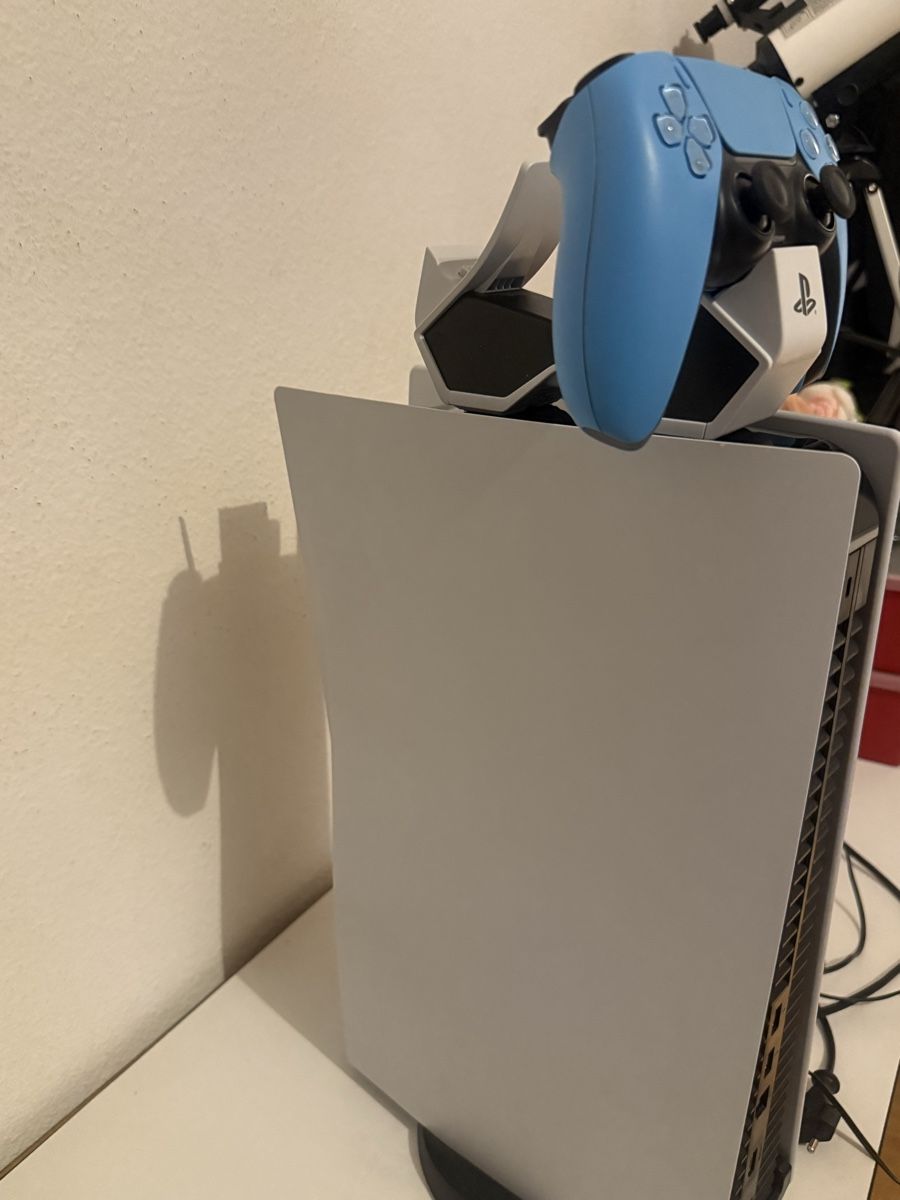 Sony Konsolen: •	PS5 Disc Edition + DualSense Controller + Ladestation – Neu (gemäss Beschreibung) aus Felsberg von Keller7000