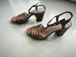 Neue kamelfarbene Sandalen von Marks & Spencer, Größe 38,5