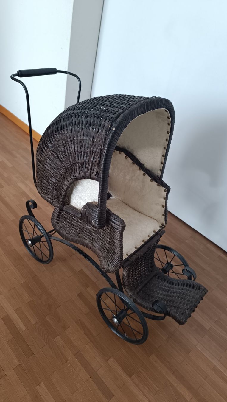 Carrozzine per bambole: Antiker nostalgischer Puppenwagen – Usato da Zürich venduto da Jul69 1