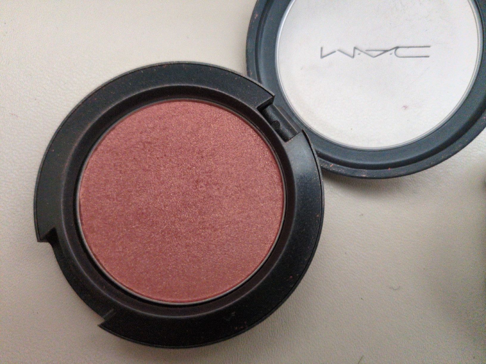 Mac Cosmetics Make-up: MAC Shimmer Blush -Ambering Rose – Nuovo (secondo la descrizione) da Rapperswil SG venduto da sau_p7ft 1