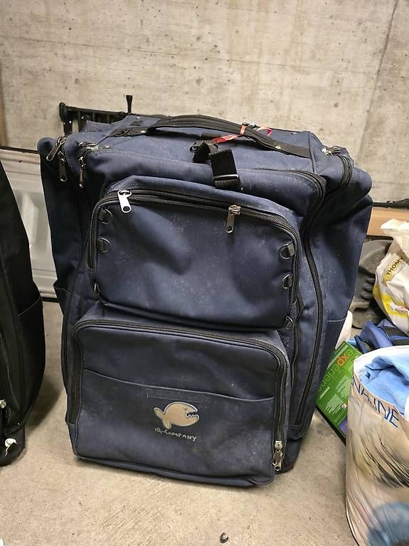 Mute per immersioni: 2 sacs pour équipement de plongée – Usato da Lausanne venduto da yannaroundtheworld 1