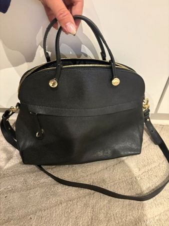 Furla Handtasche Schwarz – Leder – Gold