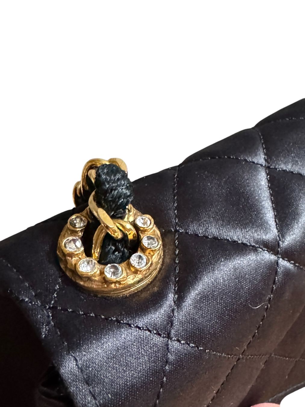 Chanel Borse da donna: Chanel Satin Rhinestone Chain Sac Tasche – Usato da Kriens venduto da hannaandkiko 7