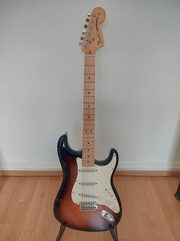 Fender Strumenti musicali: Fender Stratocaster USA 2011 – Usato da Zürich venduto da ats_f268