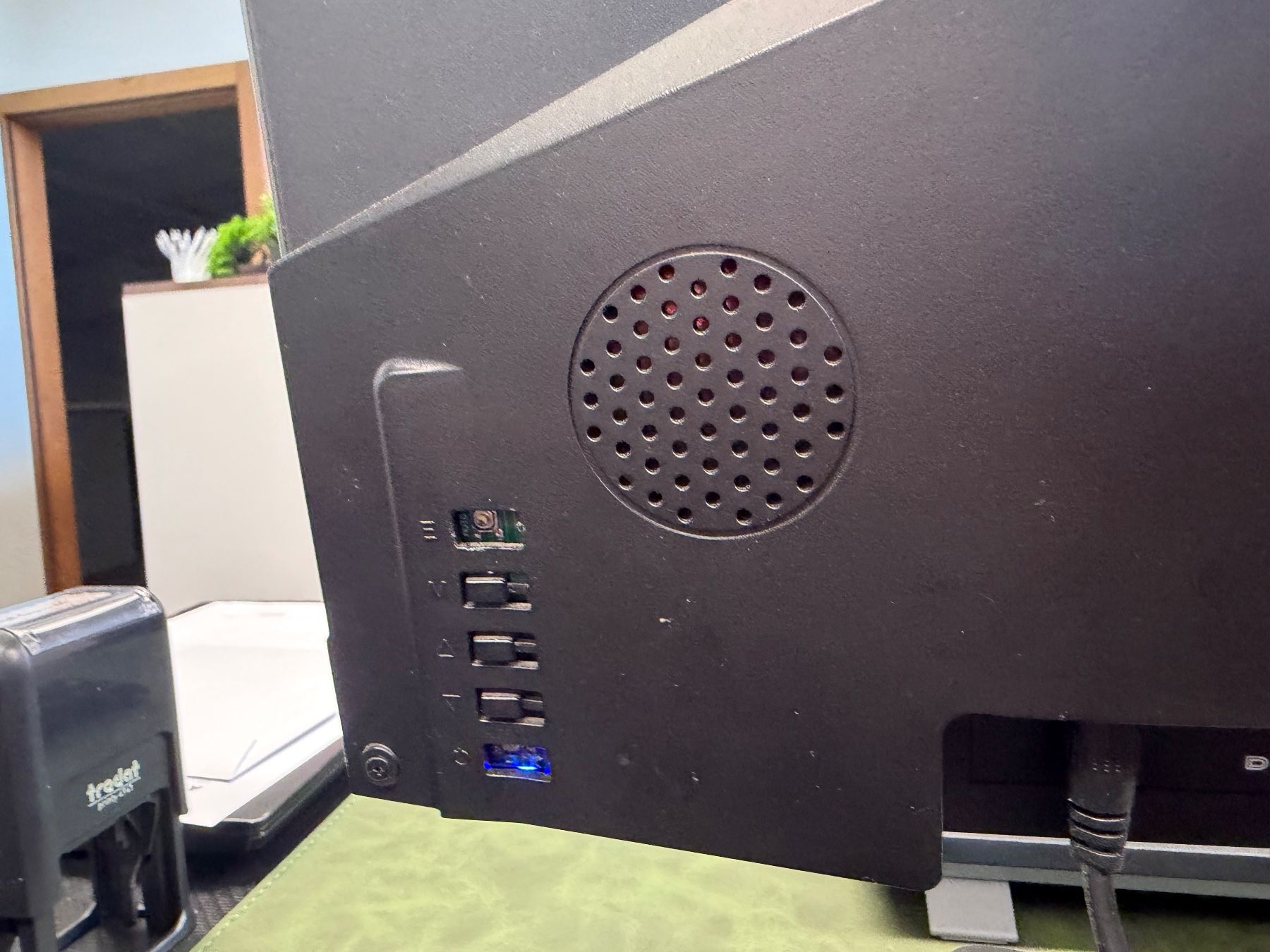 Peaq Monitore: PEAQ PMO S320-IQC – Gebraucht aus Näfels von ble_sk8d 2