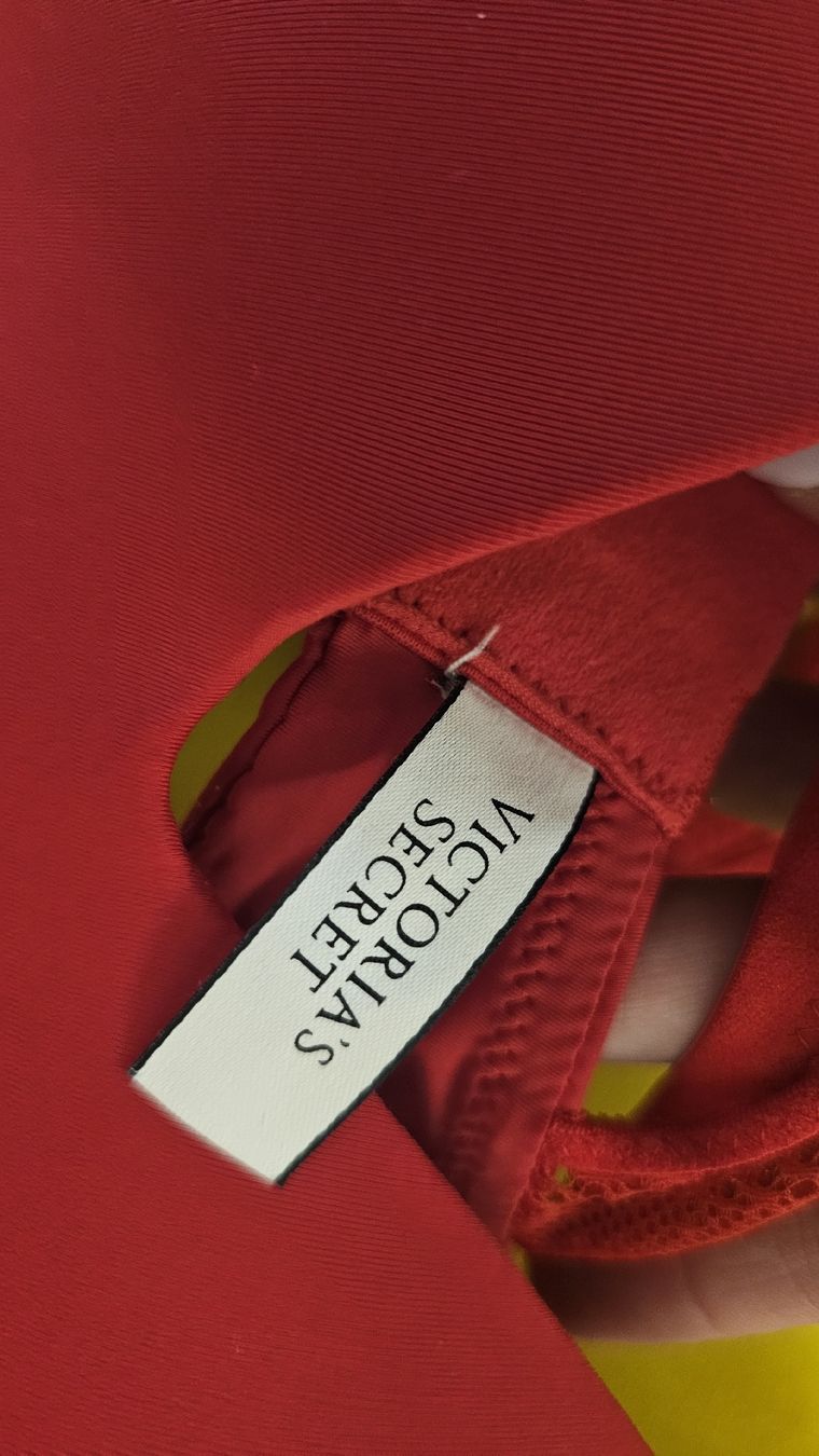 Victoria's Secret Altra biancheria intima: Victoria's Secret BH – Nuovo (secondo la descrizione) da Mauren venduto da ehr_5cy6 3
