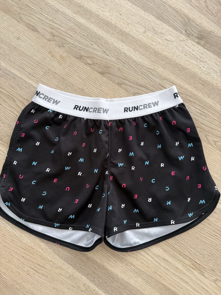Manor Hosen: Laufshorts RUNCREW schwarz Muster Grösse 146/152  – Gebraucht aus Domat/Ems von Furreri
