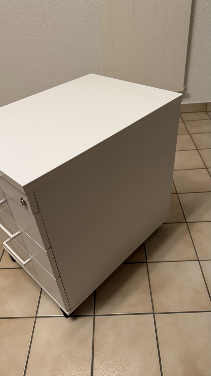 Banconi: Optima Rollcontainer weiss mit 4 Schubladen abschliessbar – Nuovo (secondo la descrizione) da Oftringen venduto da Cedartec 2