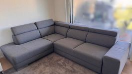 Graues L-Sofa in sehr gutem Zustand