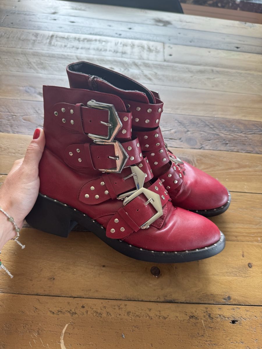 Scarpe da donna: Rote Boots – Usato da Männedorf venduto da mariadelrocioeberle