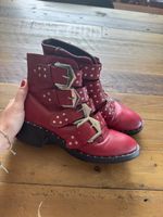 Rote Boots