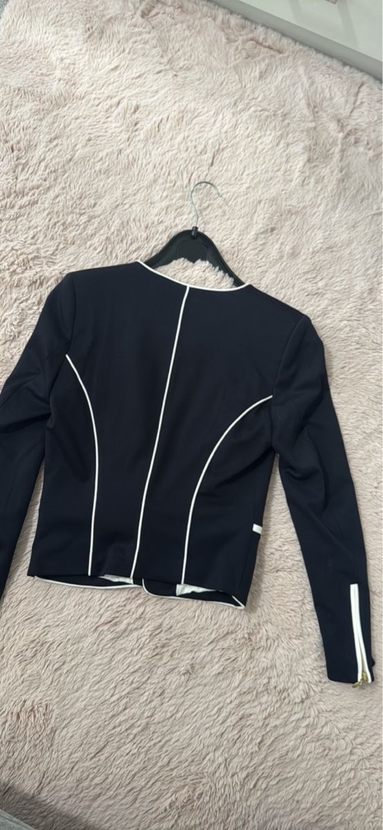 H&M Jacken: Navyblauer, eleganter Blazer – Gebraucht aus Benglen von Shamily 2
