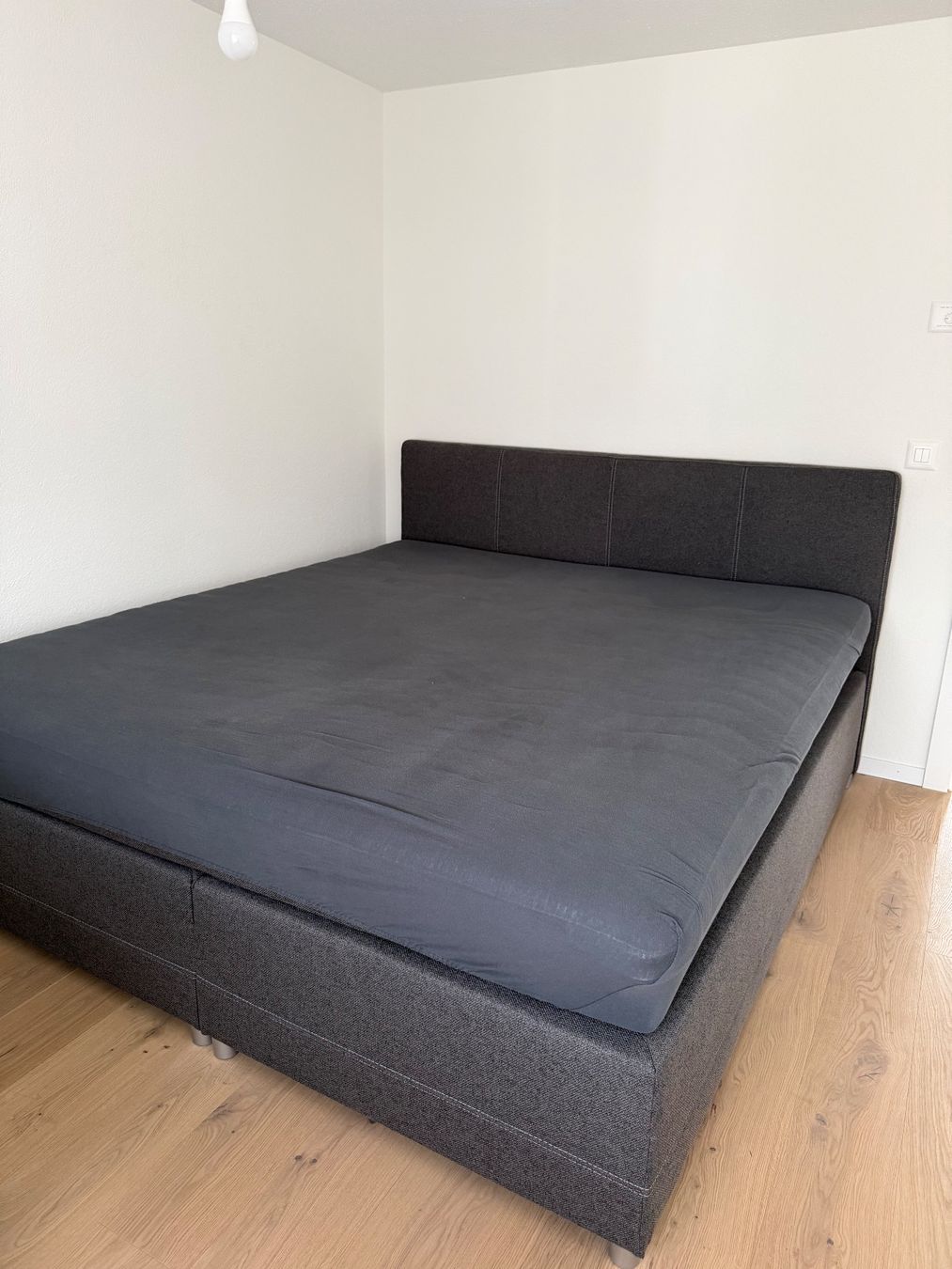 Betten: Bett fast neu 180x200 mit Topper – Gebraucht aus Volketswil von Charly1980